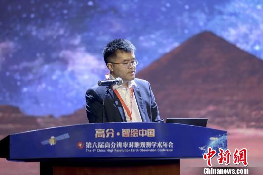 中科星图高级副总裁吴方才发布GEOVIS6数字地球原型成果。　供图 摄